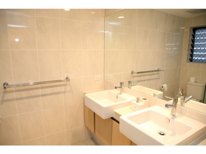 2/96-98 Mitchell Street, North Ward QLD 4810