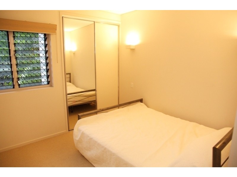 2/96-98 Mitchell Street, North Ward QLD 4810