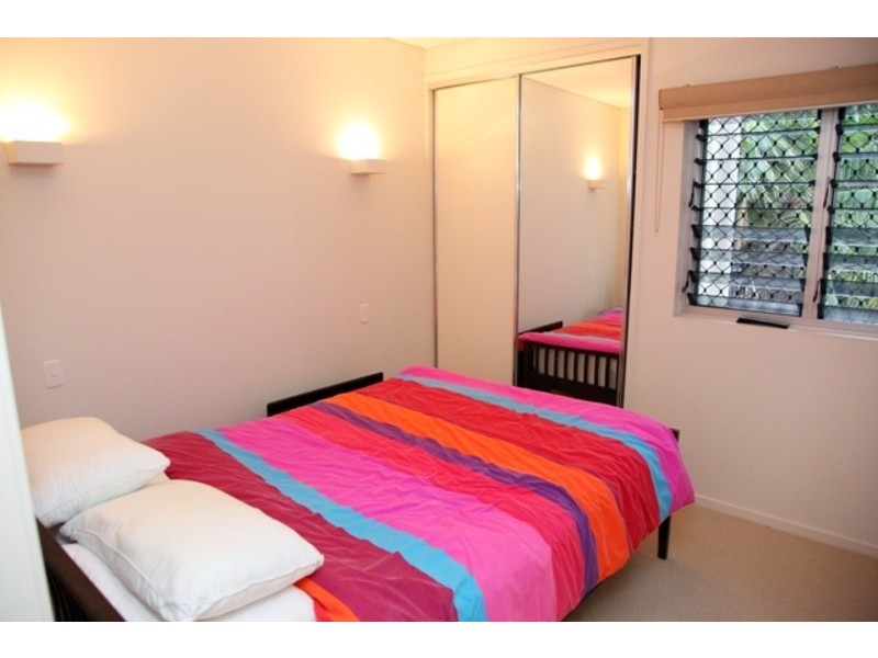 2/96-98 Mitchell Street, North Ward QLD 4810