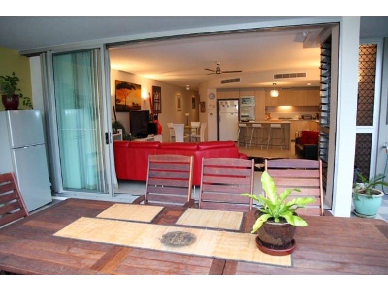 2/96-98 Mitchell Street, North Ward QLD 4810