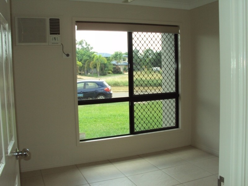 2/16 Marita Court, Bushland Beach QLD 4818