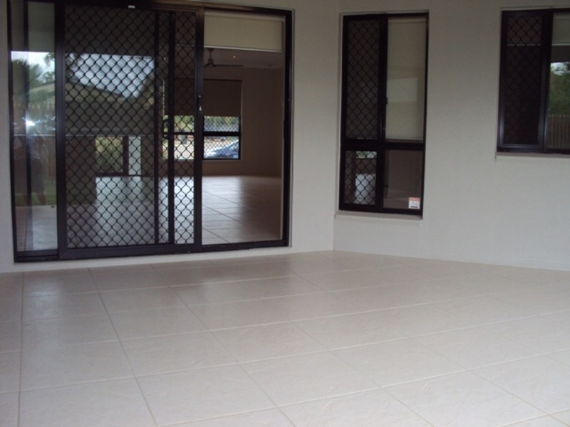 2/16 Marita Court, Bushland Beach QLD 4818