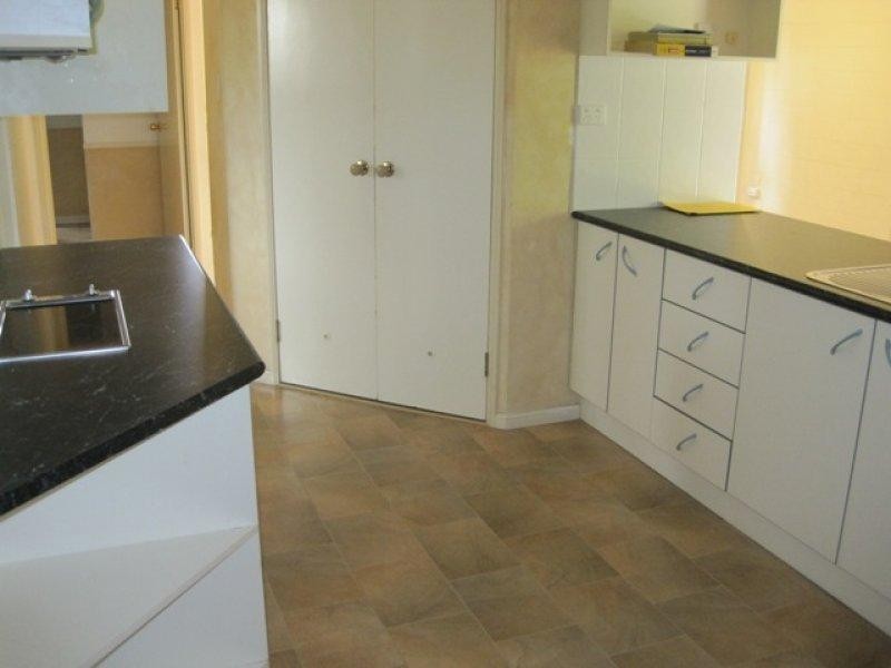 4 Goldfinch Court, Condon QLD 4815