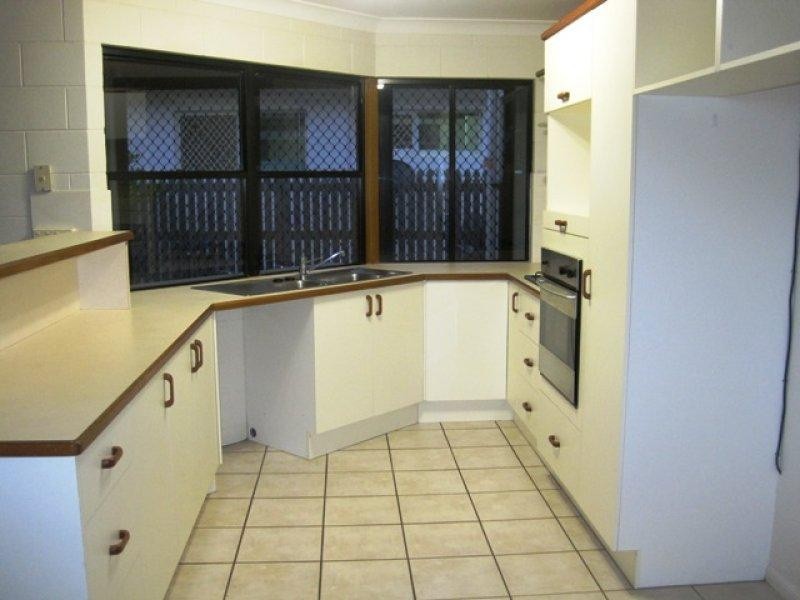 4 Pinnata Place, Kirwan QLD 4817