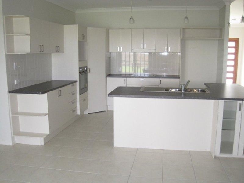 32 Ningaloo Crescent, Burdell QLD 4818