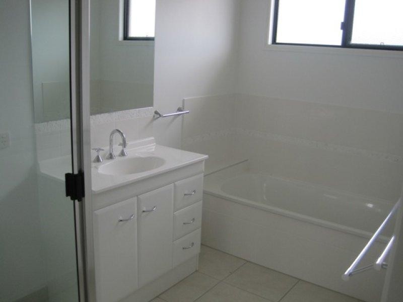 32 Ningaloo Crescent, Burdell QLD 4818