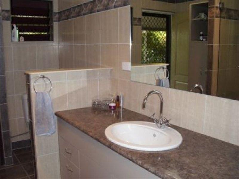 1 Benalla Road, Oak Valley QLD 4811