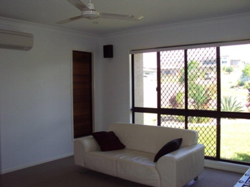 2 Macona Street, Bushland Beach QLD 4818