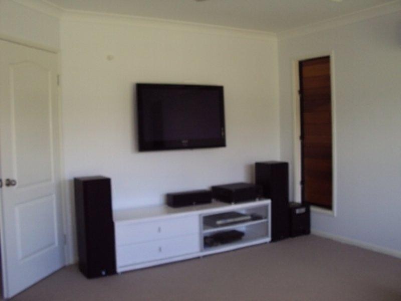 2 Macona Street, Bushland Beach QLD 4818