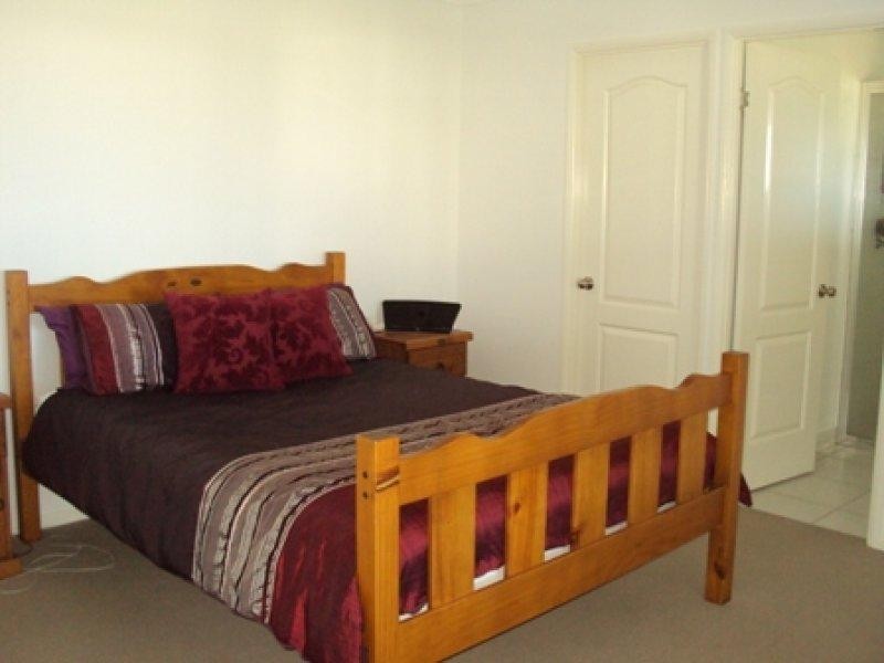 2 Macona Street, Bushland Beach QLD 4818