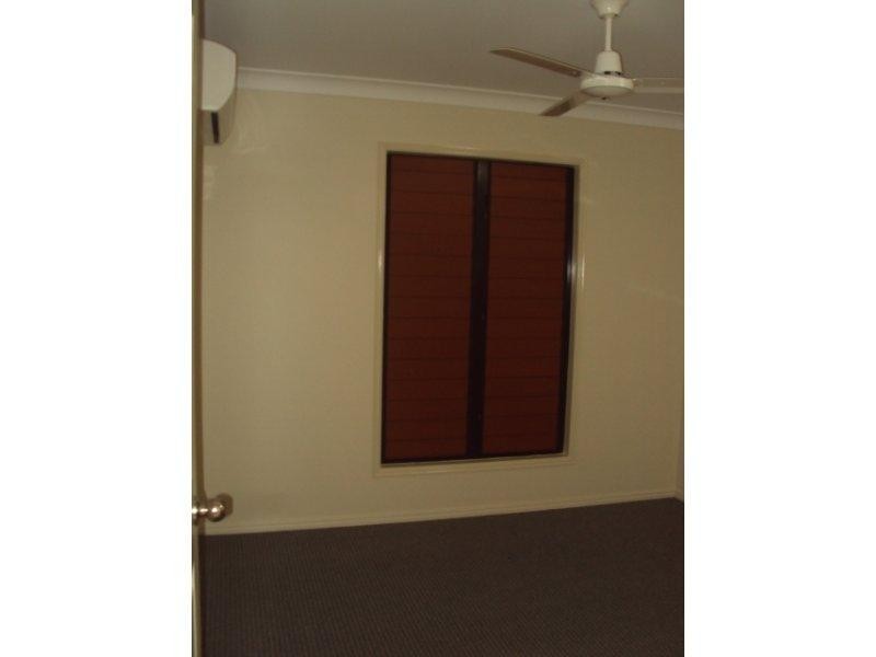 8 Summergold Street, Mount Low QLD 4818