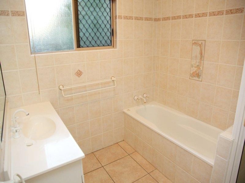 5 Flame Court, Kirwan QLD 4817