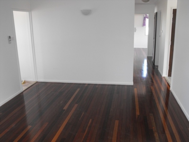 * Tamarind Street, Kirwan QLD 4817