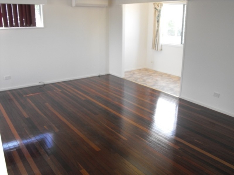 * Tamarind Street, Kirwan QLD 4817