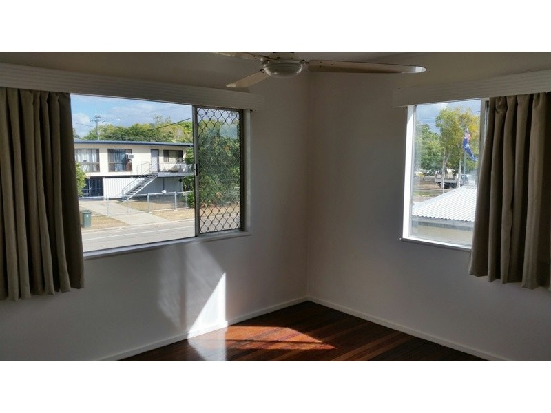* Tamarind Street, Kirwan QLD 4817