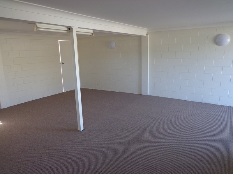 * Tamarind Street, Kirwan QLD 4817