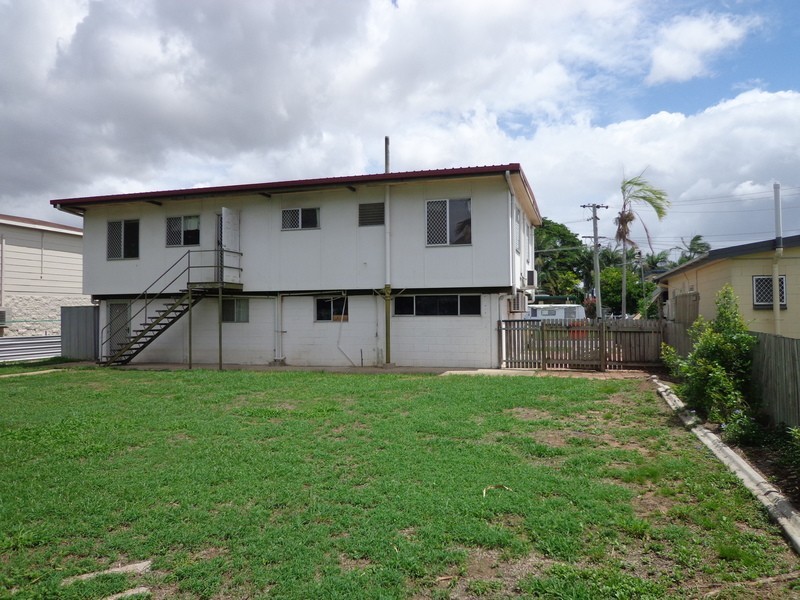 * Tamarind Street, Kirwan QLD 4817