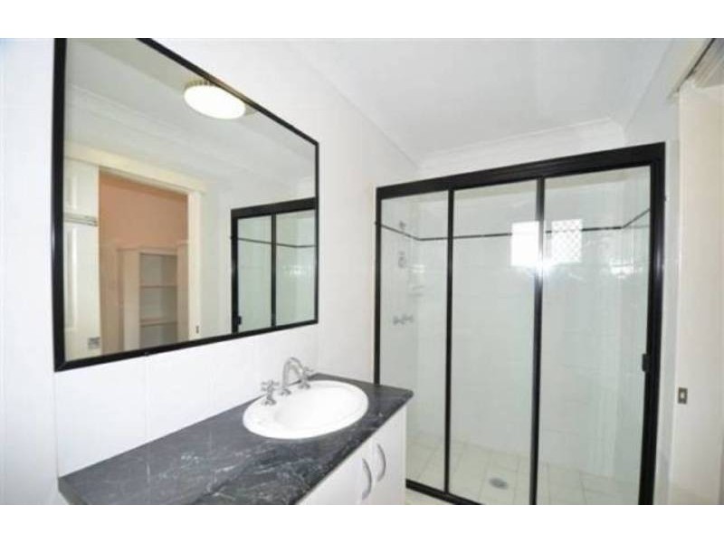 224 Valley Drive, Oak Valley QLD 4811