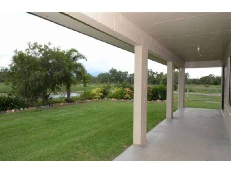 224 Valley Drive, Oak Valley QLD 4811