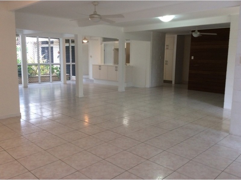 8 Sallows Street, Pallarenda QLD 4810