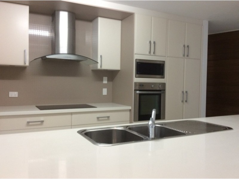 8 Sallows Street, Pallarenda QLD 4810