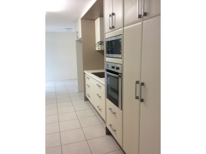 8 Sallows Street, Pallarenda QLD 4810