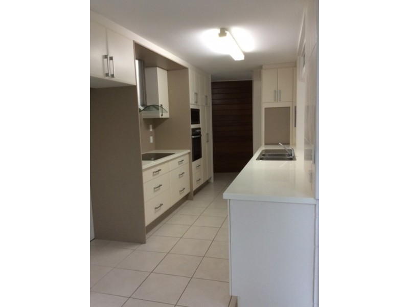 8 Sallows Street, Pallarenda QLD 4810