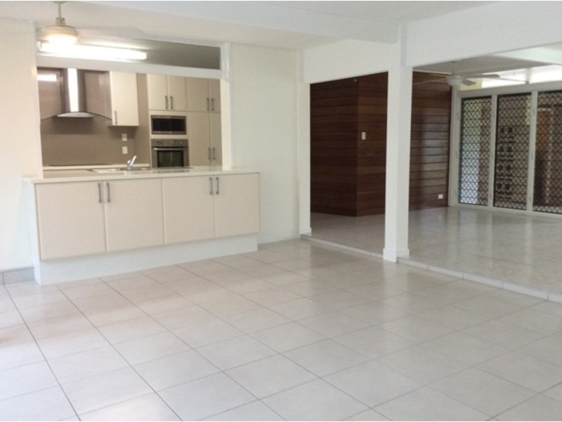 8 Sallows Street, Pallarenda QLD 4810