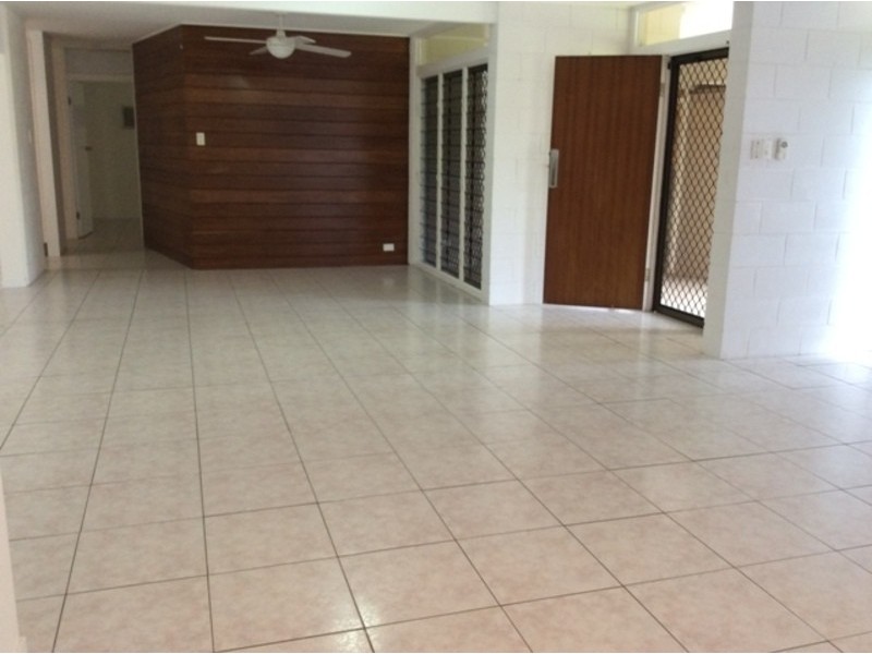 8 Sallows Street, Pallarenda QLD 4810