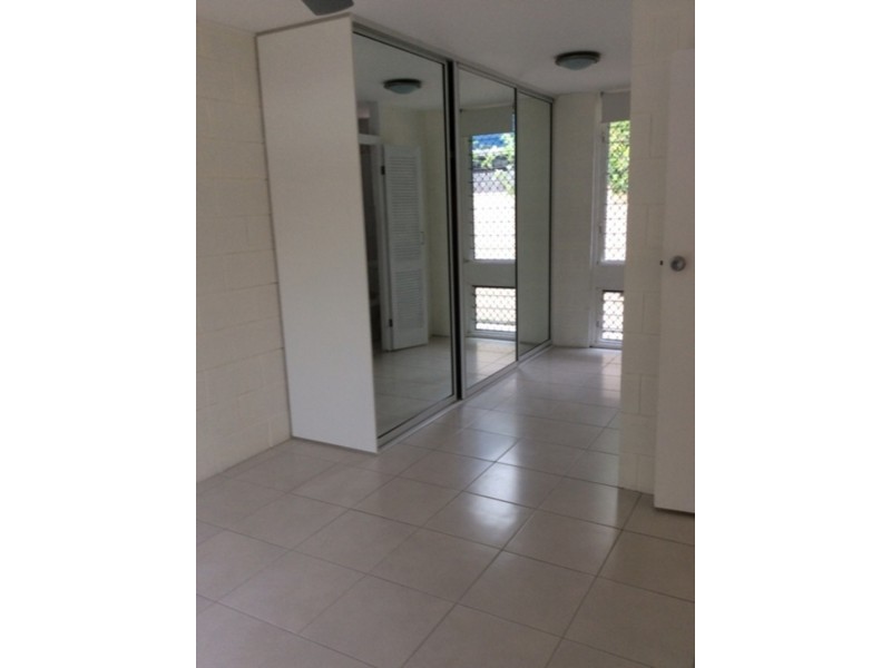 8 Sallows Street, Pallarenda QLD 4810