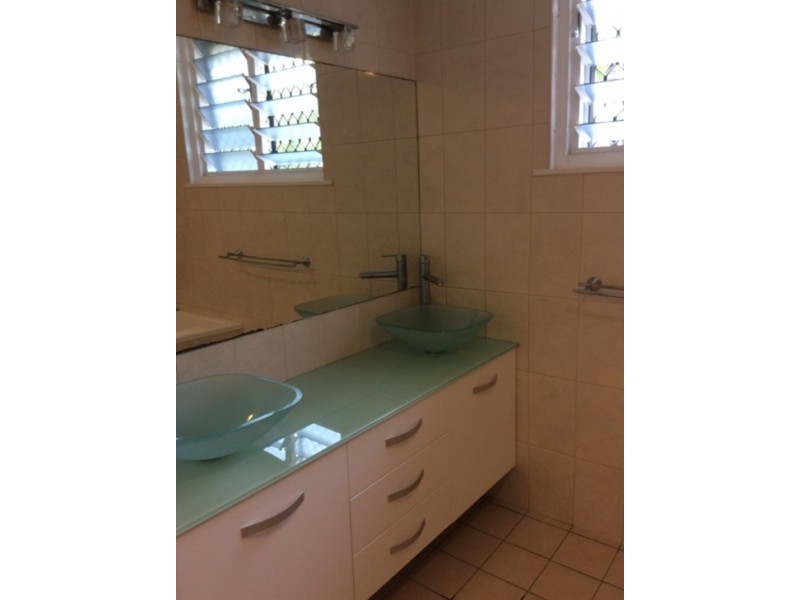 8 Sallows Street, Pallarenda QLD 4810