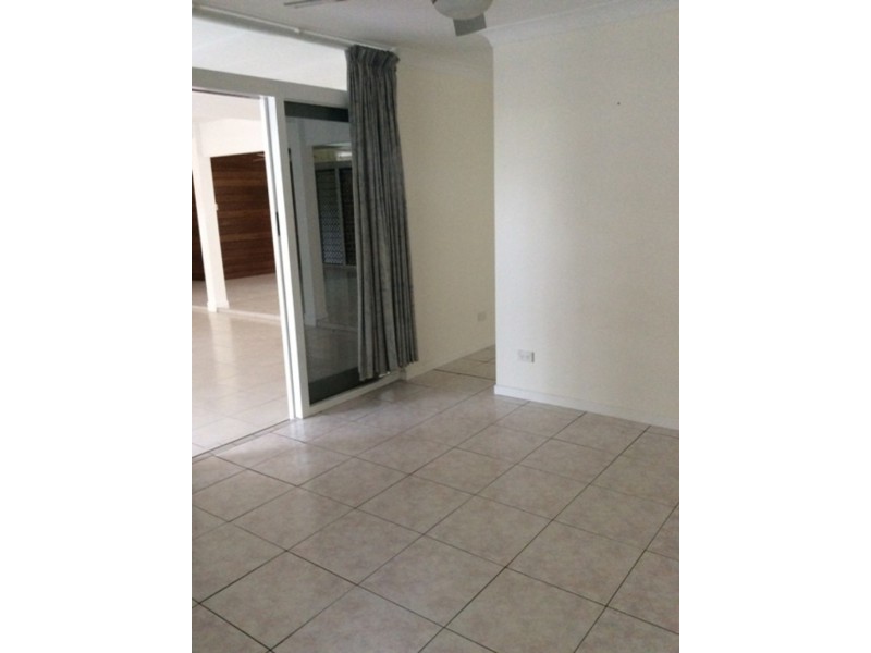 8 Sallows Street, Pallarenda QLD 4810