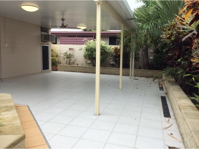 8 Sallows Street, Pallarenda QLD 4810