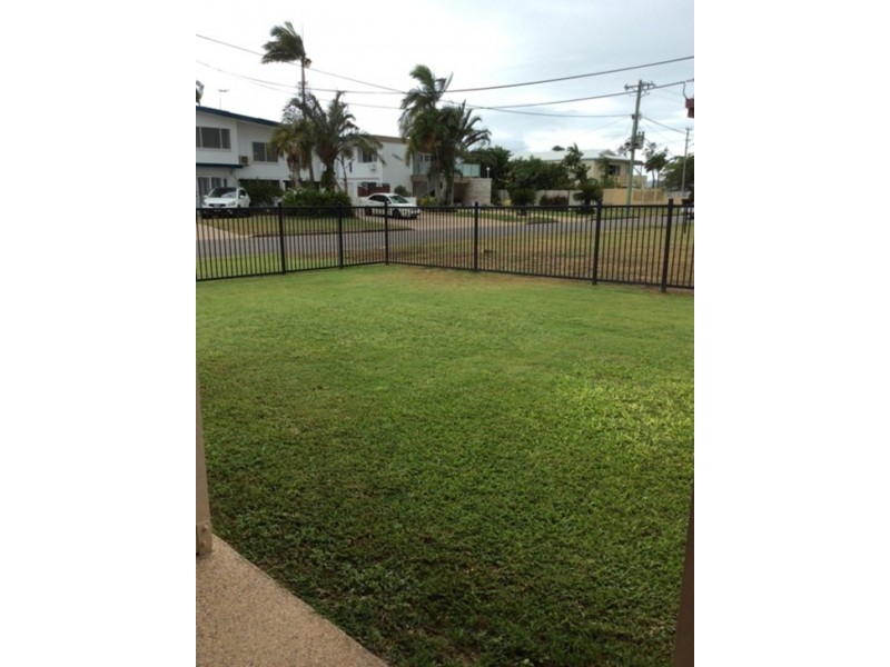 8 Sallows Street, Pallarenda QLD 4810