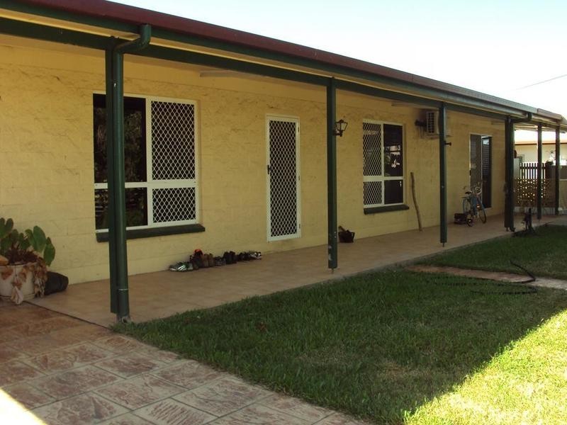 300 Pinnacle Drive, Rasmussen QLD 4815