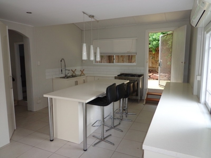 15 Baxter Street, West End QLD 4810