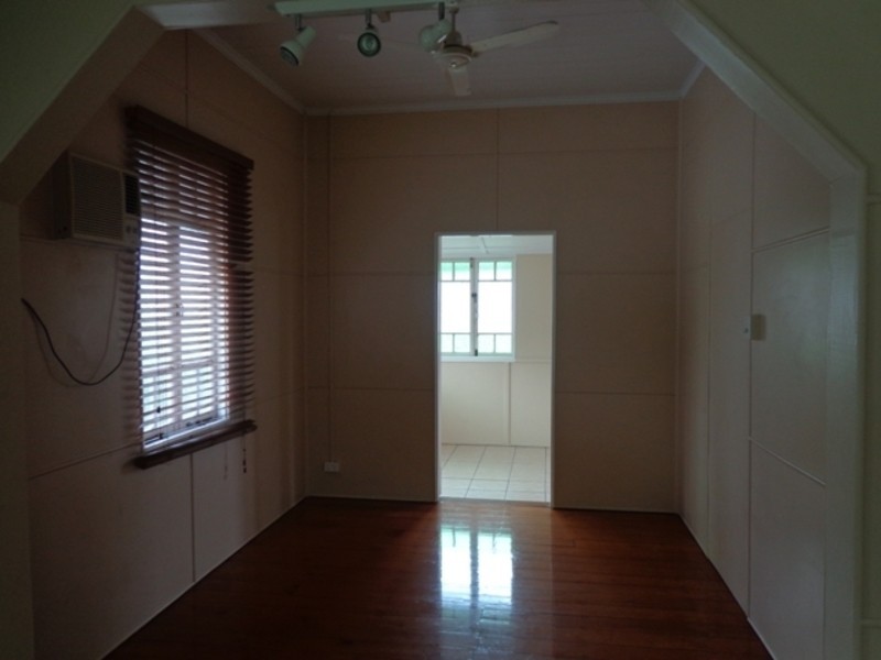 15 Baxter Street, West End QLD 4810