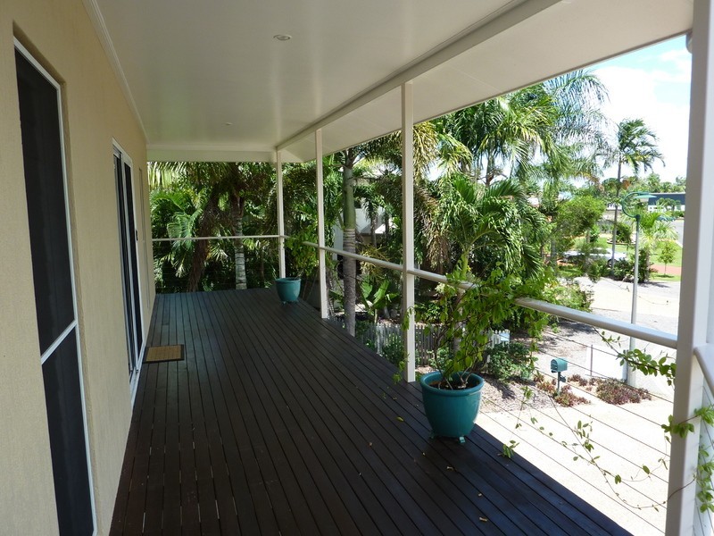 11 Marita Court, Bushland Beach QLD 4818