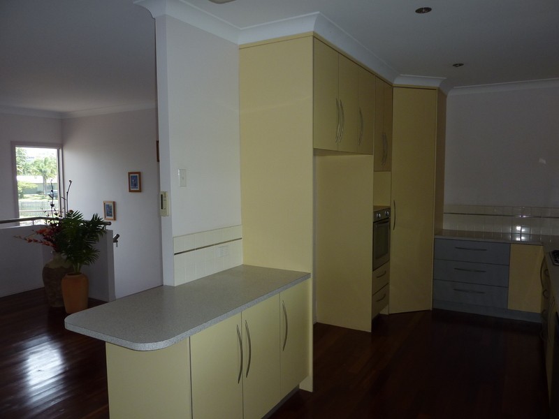 11 Marita Court, Bushland Beach QLD 4818