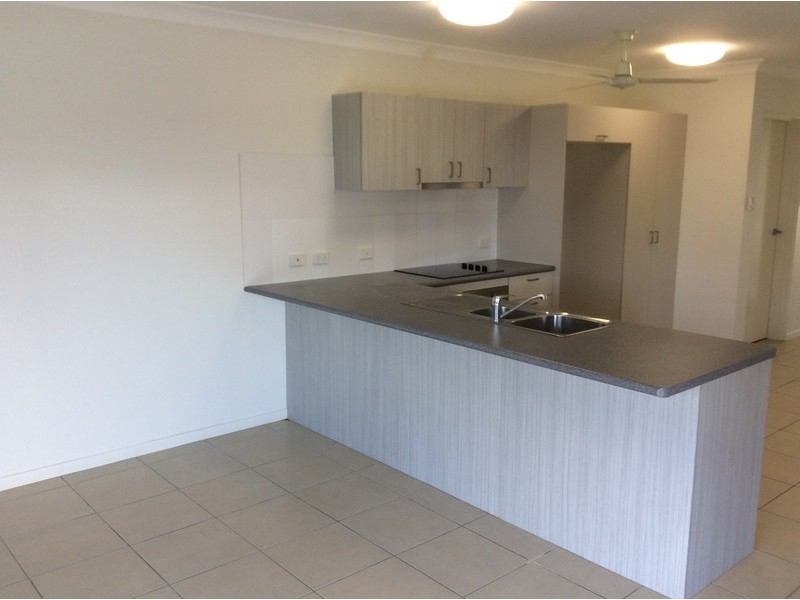 2/45 Margaret Ellen Drive, Kelso QLD 4815