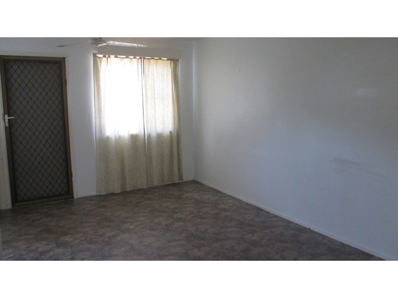 2  Hart Street, Kirwan QLD 4817