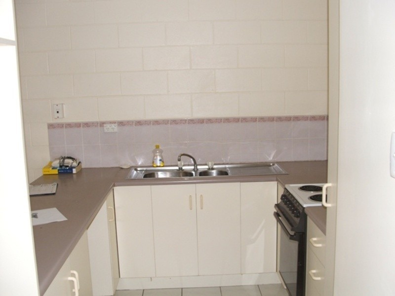 2/58 Cook Street, North Ward QLD 4810