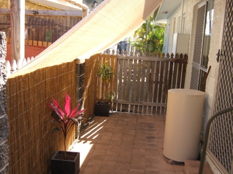 2/58 Cook Street, North Ward QLD 4810