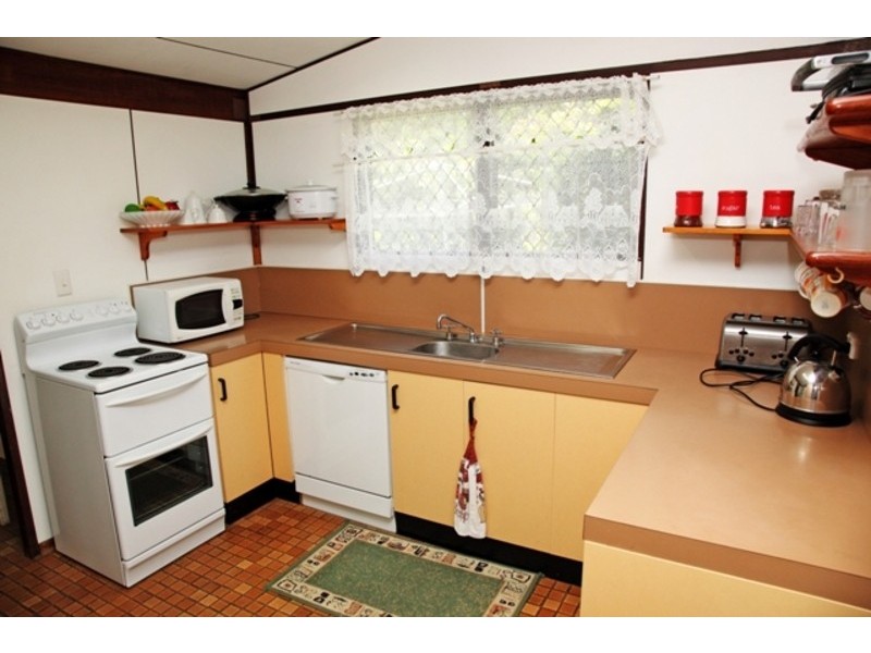 2 Lagoon Crescent, Saunders Beach QLD 4818