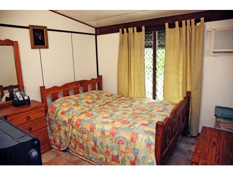 2 Lagoon Crescent, Saunders Beach QLD 4818