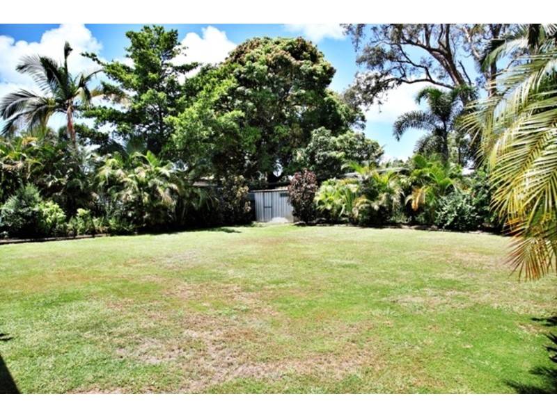 2 Lagoon Crescent, Saunders Beach QLD 4818