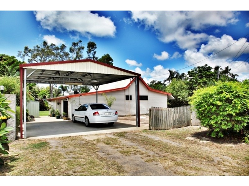 2 Lagoon Crescent, Saunders Beach QLD 4818