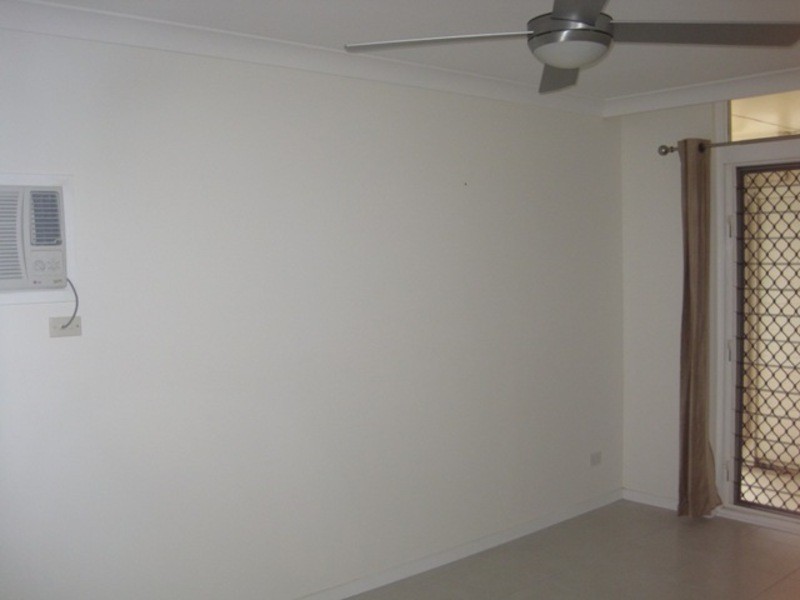 8 Sallows Street, Pallarenda QLD 4810