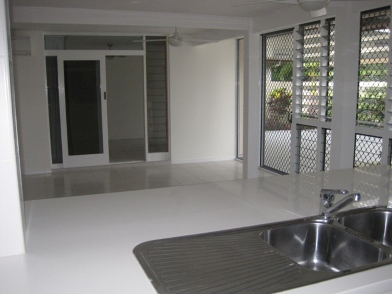 8 Sallows Street, Pallarenda QLD 4810