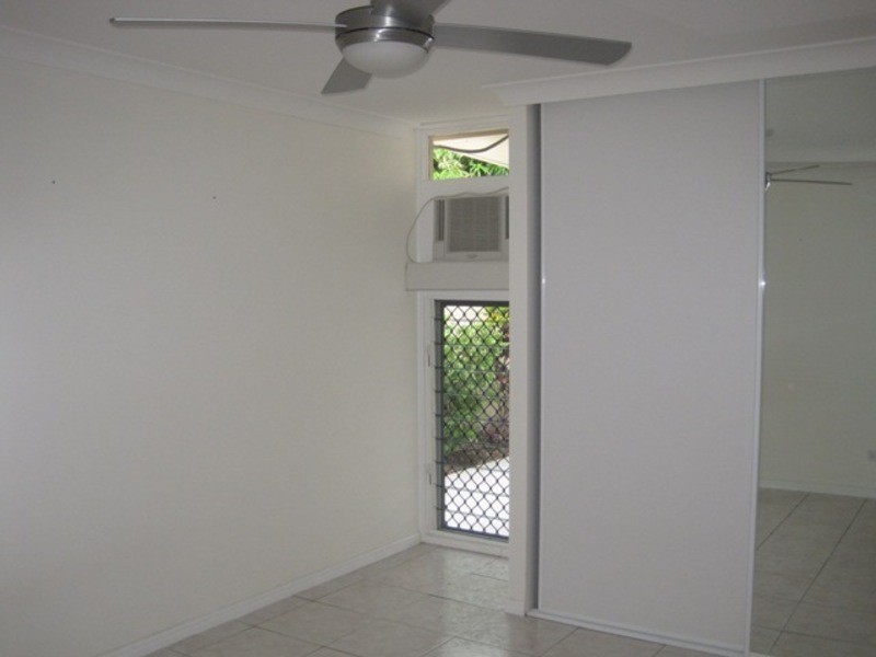 8 Sallows Street, Pallarenda QLD 4810